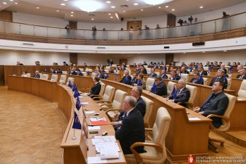 Депутаты Заксобрания высказались «за» поправки в Конституцию РФ