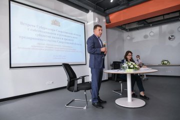 Евгений Куйвашев обсудил с малым бизнесом в Нижнем Тагиле острые вопросы и поручил поддержать бренд «Тагильский поднос» 