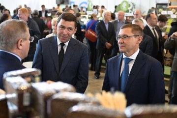 Владимир Якушев и губернаторы регионов УрФО поздравили Евгения Куйвашева с победой на выборах