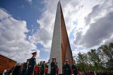 Стела «Город трудовой доблести» открыта в Екатеринбурге