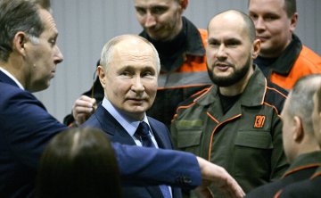 Владимир Путин распорядился выделить 400 миллионов рублей свердловским техникумам, готовящим кадры «Уралвагонзаводу»
