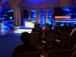 Свердловчане прислали более 7 тысяч вопросов на прямую линию губернатора Дениса Паслера