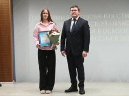 Губернаторские стипендии получили 50 лучших студентов свердловских техникумов и колледжей