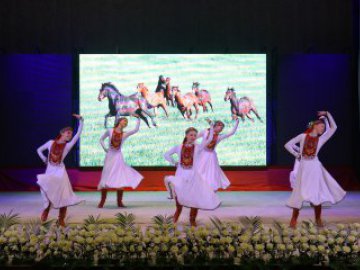 Свердловский ансамбль танца «Улыбка» выступил с гастролями в Узбекистане