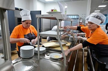 Подписн указ, направленный на разграничение отраслей, в которых может быть занята иностранная рабочая сила