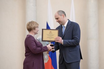 Денис Паслер вручил награды работникам сферы культуры Свердловской области накануне профессионального праздника