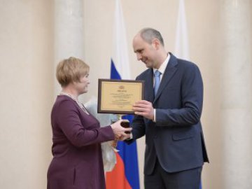 Денис Паслер вручил награды работникам сферы культуры Свердловской области накануне профессионального праздника