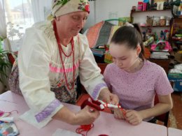 Волшебные ведра, петушок и ручеек