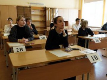 6,5 тысячи свердловских выпускников написали первые ЕГЭ по истории, химии и литературе