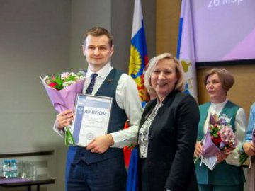 Денис Паслер присудил премии победителям и призерам региональных этапов конкурсов «Учитель года России» и «Воспитатель года России»