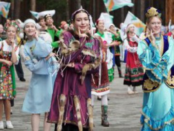 Первый областной фестиваль детских лагерей «Россия – многонациональная семья» объединил более 300 участников
