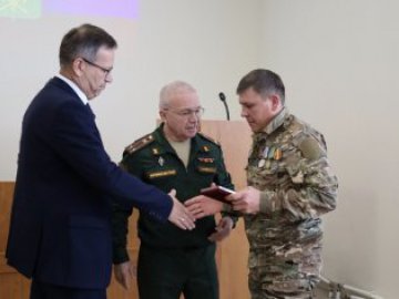 За стойкость и доблесть